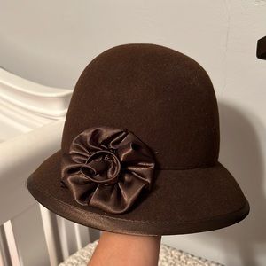 Circle/round hat with flower detail